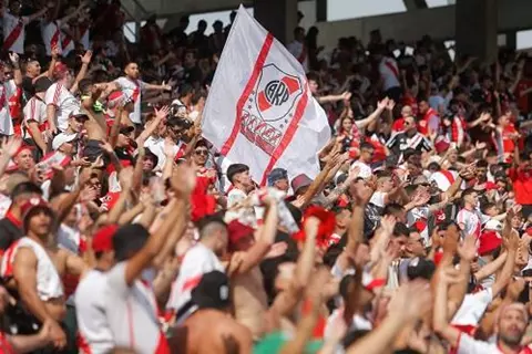 حضور كثيف.. أجواء ما قبل مباراة إنتر ميلان أمام ريفر بليت (صور)